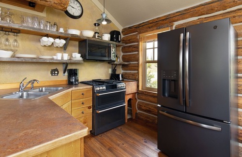Big Sky Cabin | Top-Rated Cowboy Heaven Cabin 15 with Pool & Spa