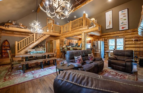 Robbinsville Cabin | Experience Big Snowbird Creek: Premium Smoky Mountain Cabin