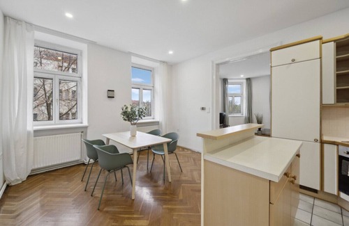 Funfhaus Apartment | Spacious Central Apartment in Vienna with Family-Friendly Amenities
