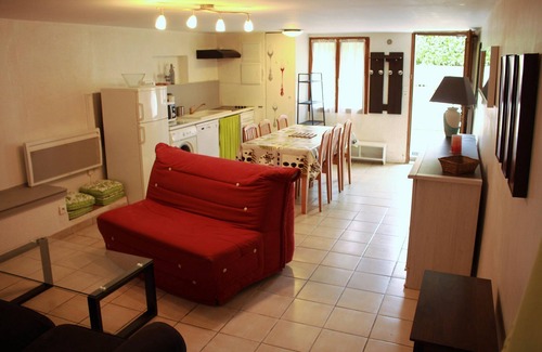 Le Breuil Apartment | Inviting Garden View Studio with Pet-Friendly Amenities