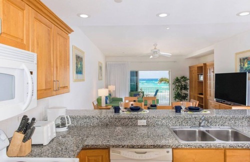 Colliers Bay House | Big Studio jacuzzi tub Charming resort in the delightful East End with AC, WiFi