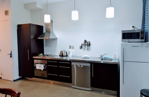 Newtown House | Bright 3-Level House with Free Parking in Central Location