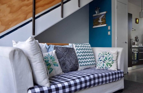 Newtown House | Bright 3-Level House with Free Parking in Central Location