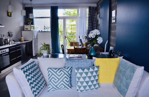 Newtown House | Bright 3-Level House with Free Parking in Central Location