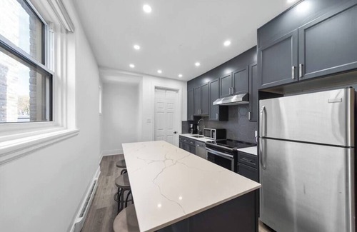 Cote-Des-Neiges—Notre-Dame-De-Grace Apartment | Bright & Spacious 4-Bedroom Apartment with Kitchen Access