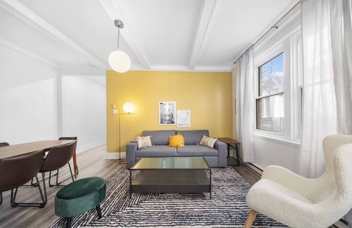Cote-Des-Neiges—Notre-Dame-De-Grace Apartment | Bright & Spacious 4-Bedroom Apartment with Kitchen Access
