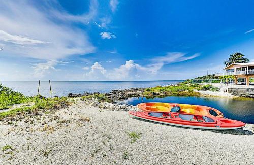 Key Largo House | Oceanfront Escape at Big View Hideaway - Pet Friendly Retreat