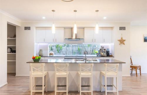 Nelson Bay House | Spacious Big Wave at Shoal Bay with Ocean View Amenities
