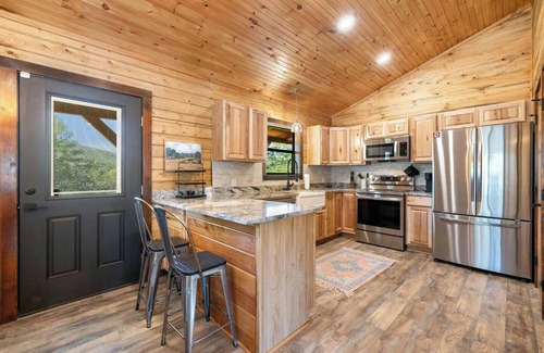 Pickens Cabin | Cozy Bigfoot Bluff Cabin in Kiamichi Mountains Awaits