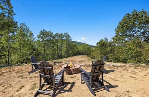 Pickens Cabin | Cozy Bigfoot Bluff Cabin in Kiamichi Mountains Awaits
