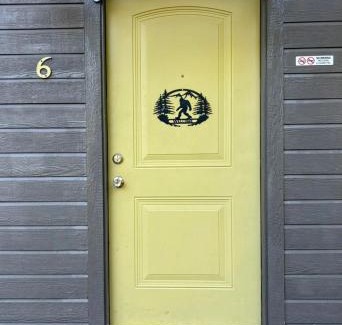 Mountainburg House | Kid-Friendly Getaway at Bigfoot Hideout - Rated 9.6/10