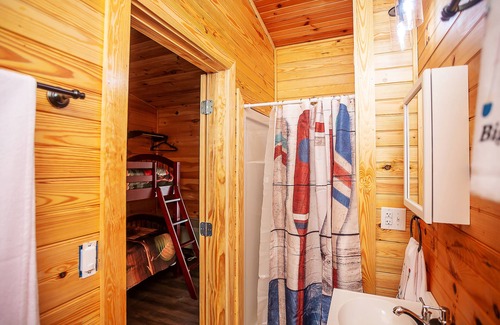 Benton Cabin | Guest Rated 10/10: Bigfoot Lodge Room Two with Breakfast