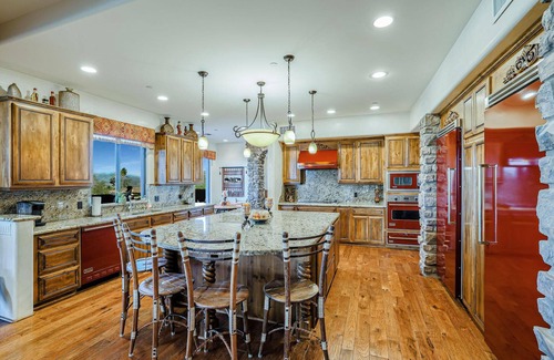 Fountain Hills House | Stunning Mansion with Infinity Pool & Movie Theater Near Scottsdale