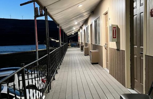 Biggs Junction Hotel | Comfortable Stay at Biggs Nu-Vu Motel with Breakfast Included