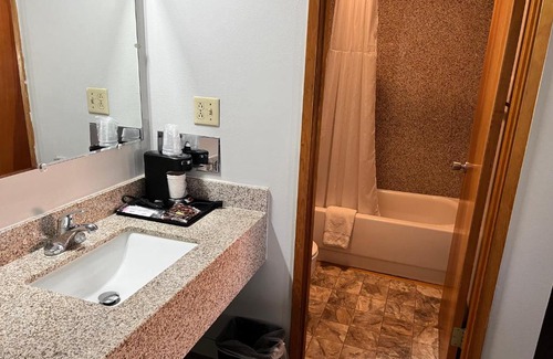 Biggs Junction Hotel | Comfortable Stay at Biggs Nu-Vu Motel with Breakfast Included