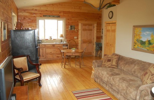 Nathrop Cabin | Inviting Bighorn Lodge: Cozy Cabin with Scenic Views