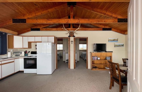 Fort Smith Cabin | Cozy Bighorn Mountain View Cabin with Family-Friendly Amenities