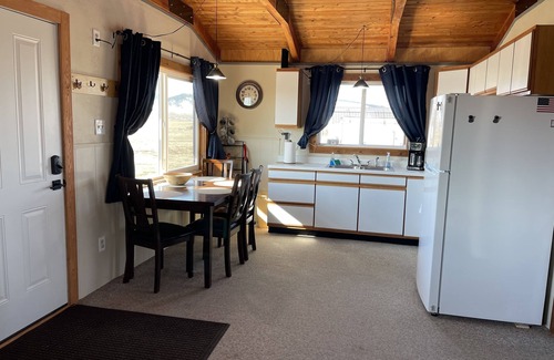 Fort Smith Cabin | Cozy Bighorn Mountain View Cabin with Family-Friendly Amenities