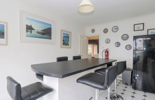 Dartmouth Cottage | Pet-Friendly Bight Boathouse - Country Cottage Retreat