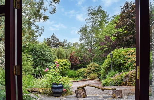 Penny Bridge Cottage | Top-Rated 4 Bedroom Stay with Ocean View in Ulverston