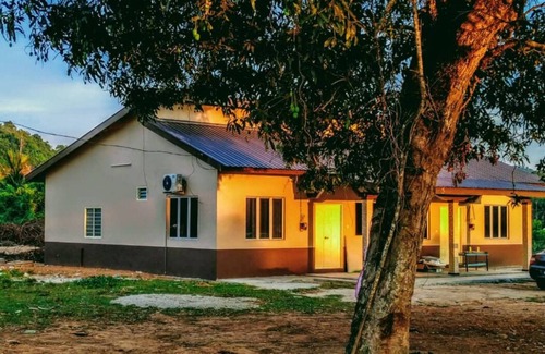 Kampung Kedawang House | BigTree Guesthouse V: Family-Friendly Stay Near Cenang