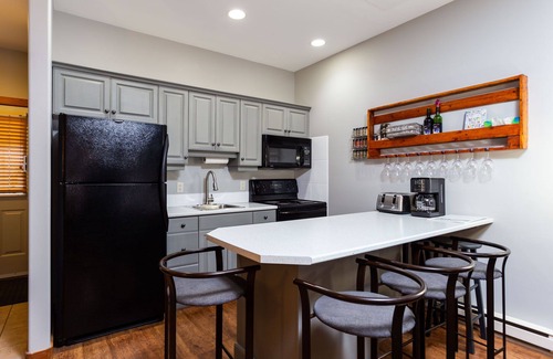 Big White Ski Resort House | BigWhite Ski In/Out Chalet with Private Hot Tub & Garage