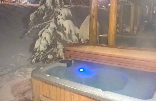 Big White Ski Resort House | BigWhite Ski In/Out Chalet with Private Hot Tub & Garage