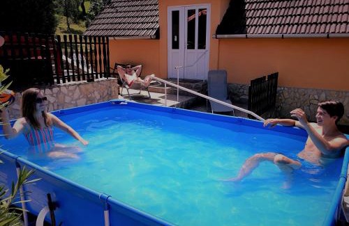 Felsotarkany House | Pet-Friendly Bihari Vendégház with Ocean View and 10/10 Score