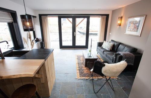 Kalenberg Bed & Breakfast | BijJoop: Oceanfront Retreat with Hot Tub & 9.4/10 Rating