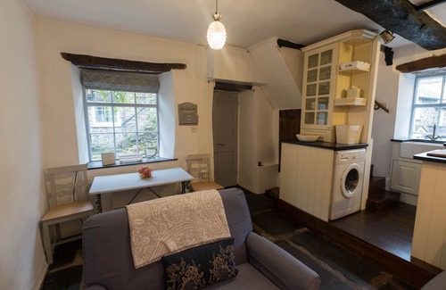 Troutbeck Bridge Cottage | Bijou 17th Century Cottage: Pet-Friendly with Pool & Breakfast