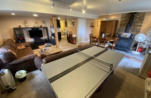 Peyton House | Bijou Basin Retreat: Ocean Views & Relaxing Hot Tub