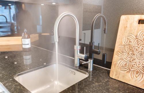 Leissigen Apartment | Bijou Lake Side Sauna: Relax with Seeblick & Panorama-Terrasse