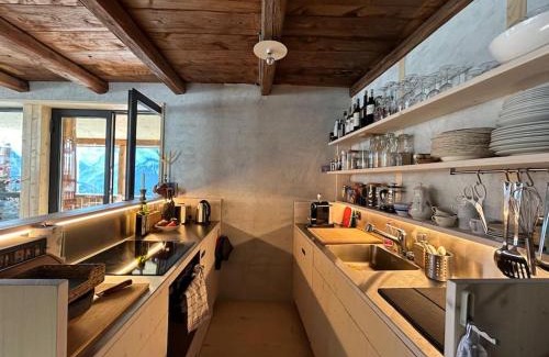Vna Ski Chalet | Bijoux Retreat in the Scenic Swiss Mountains - Rated 9.7/10
