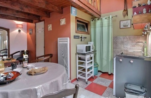 Gouezec Apartment | Bike or walk along the Nantes Brest Canal