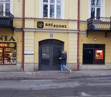 Przemysl Apartment | Discover Bike Rooms: Family-Friendly Stay with Top Ratings