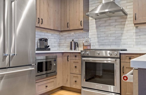 Canmore Apartment | Guest Rated 10/10: 3 Bedroom Condo with Mountain Views