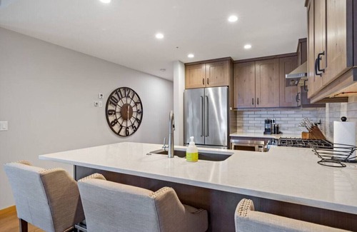 Canmore Apartment | Guest Rated 10/10: 3 Bedroom Condo with Mountain Views