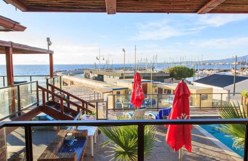 Gordons Bay Central House | Relax at Bikini Beach Villas with Oceanfront Views