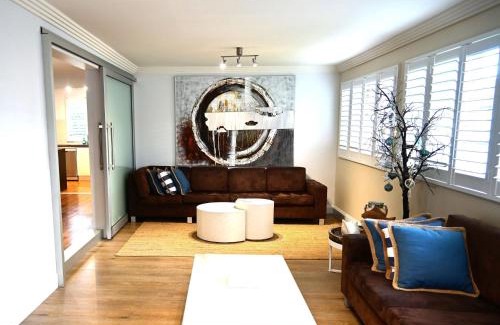 Huskisson House | Experience Jervis Bay at Bikini Bottoms: 9.8 Guest Rated