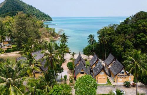 Klong Son Villa | Relax at Bikini Villas Koh Chang: Oceanfront and Pet Friendly