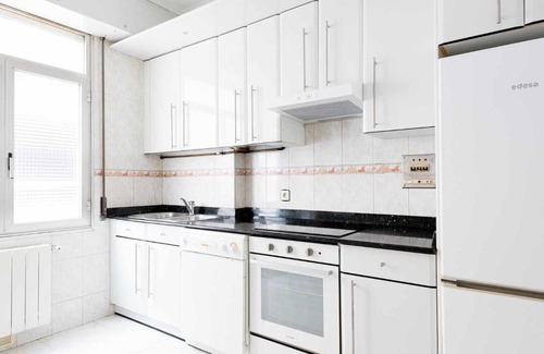 Zabala Apartment | Convenient Stay Just 10 Minutes from Bilbao's Casco Viejo