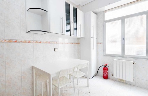 Zabala Apartment | Convenient Stay Just 10 Minutes from Bilbao's Casco Viejo