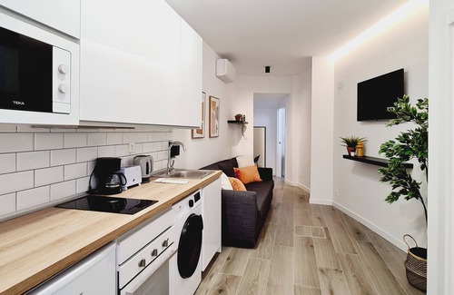Zorrotza Apartment | Comfortable Stay at Bilbao APARTAMENTOS Zorroza with Spa