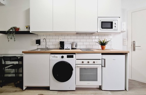 Zorrotza Apartment | Comfortable Stay at Bilbao APARTAMENTOS Zorroza with Spa