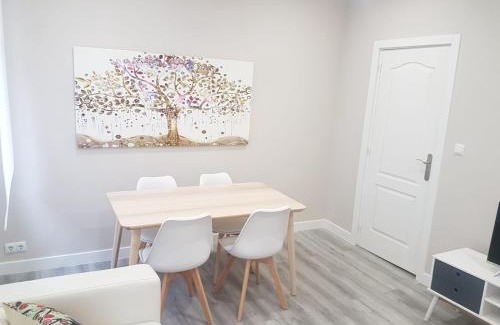 Uribarri Apartment | Bilbao Cozy Apartment: Free Wifi & Family-Friendly Stay
