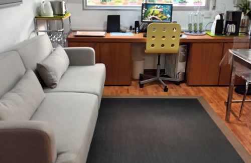 Deustuko San Pedro-Erribera Condo | Modern Bilbao Deusto: 3 Bedrooms, Free Garage & Wifi