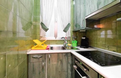 Deustuko San Pedro-Erribera Condo | Modern Bilbao Deusto: 3 Bedrooms, Free Garage & Wifi