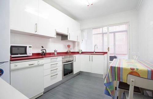 Ibarrekolanda Condo | Bilbao Oasis: 3 Bedrooms with Oceanfront Views & Free Garage