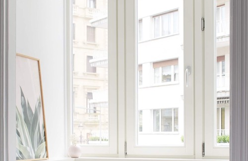 San Sebastian Centro Apartment | Top-Rated Bilbao Plaza with Pool and Ocean Views