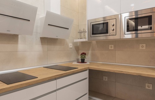 Zorrotza House | Eco-Friendly Stay at Bilbao Rooms & Kitchen Zorroza